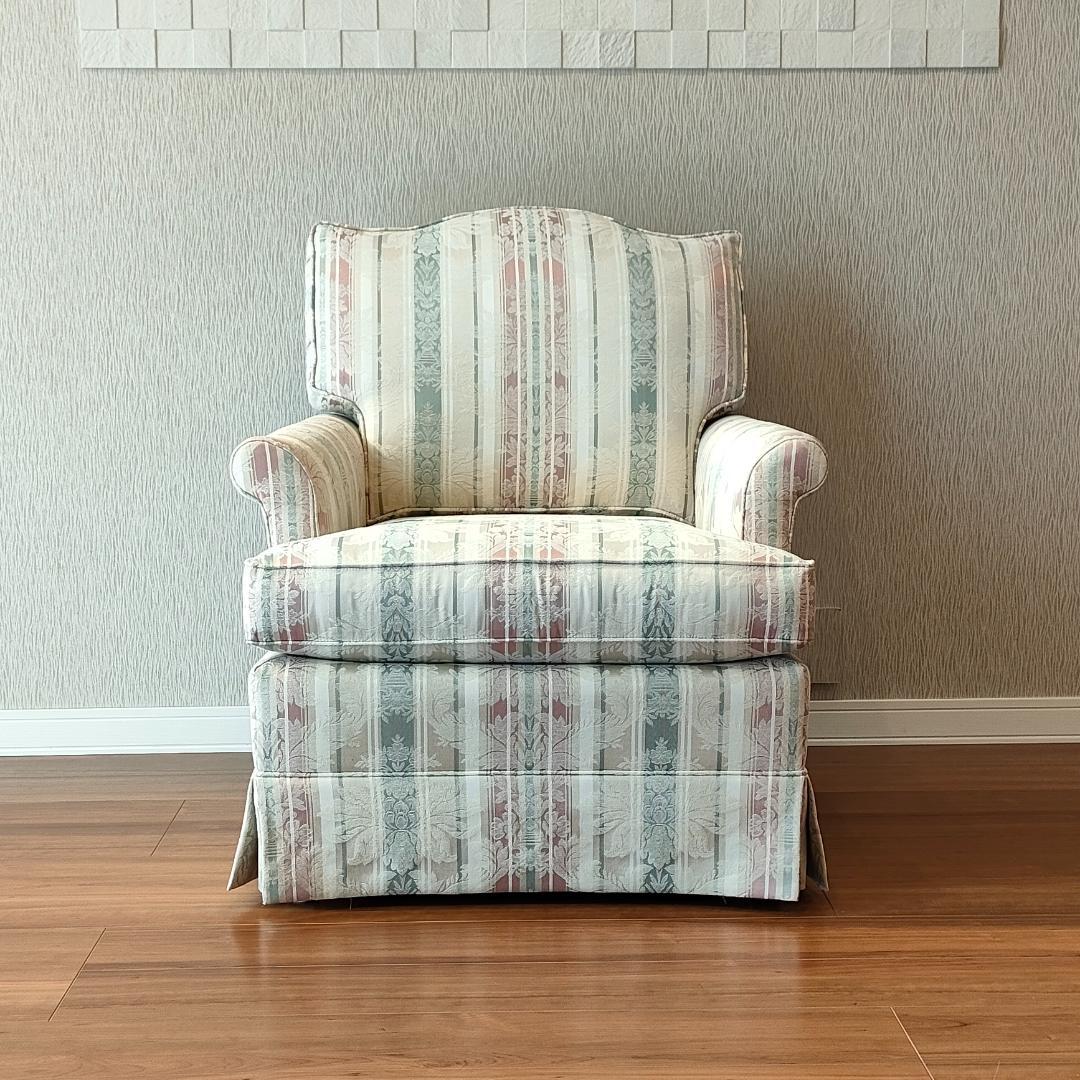 〈美品〉トーマスビル　一人掛けソファ　米国製　クッション付き①