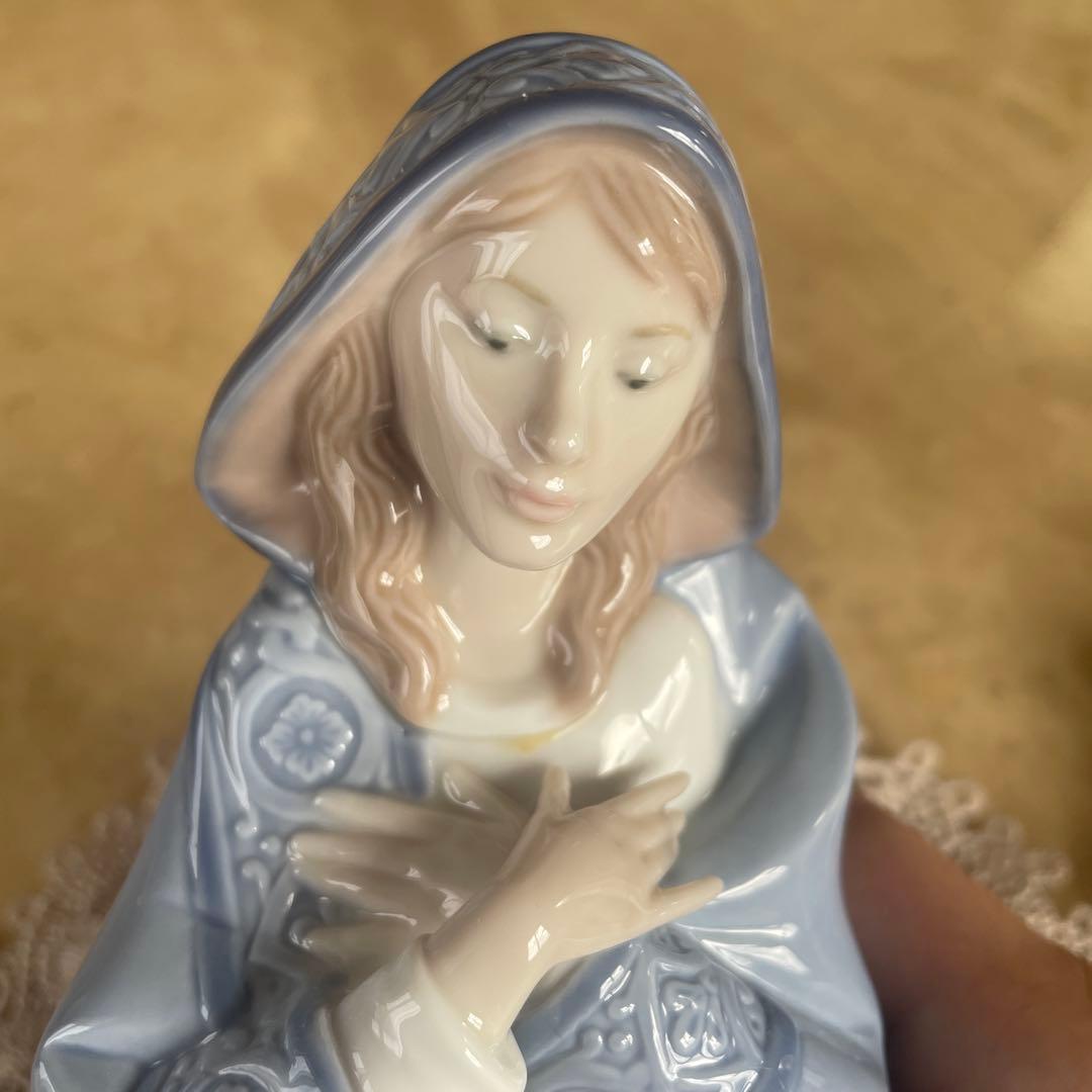 リヤドロ　マリアと幼子の陶器