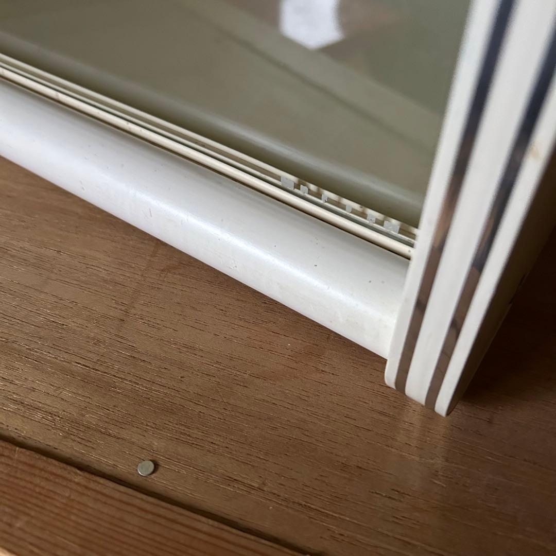 ホワイト ガラス収納棚 3段