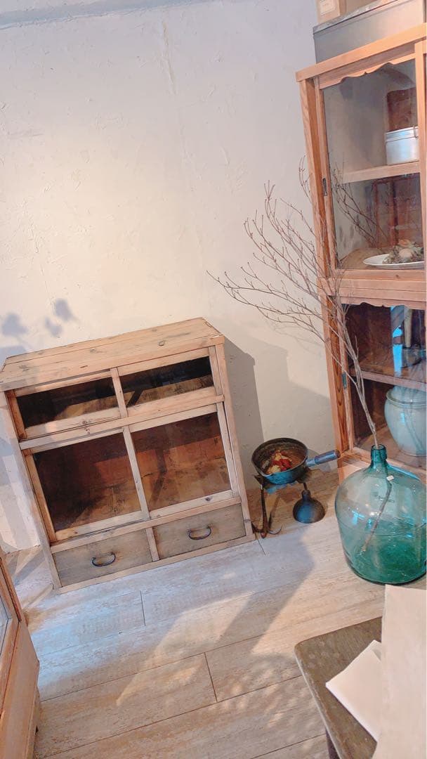 アンティーク木製収納キャビネット ガラス扉付き 引き出し2つ 対面渡し限定