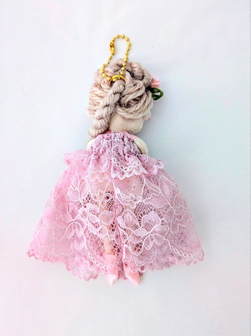 ハンドメイド ドールチャーム バッグチャーム お人形 - メルカリ