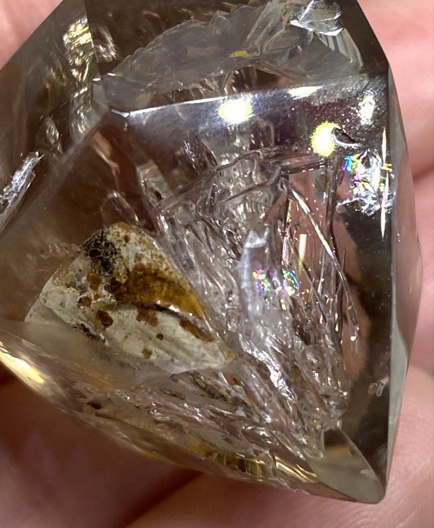 エレスチャル水入りスモーキークォーツ 虹入り 原石 天然石 置物
