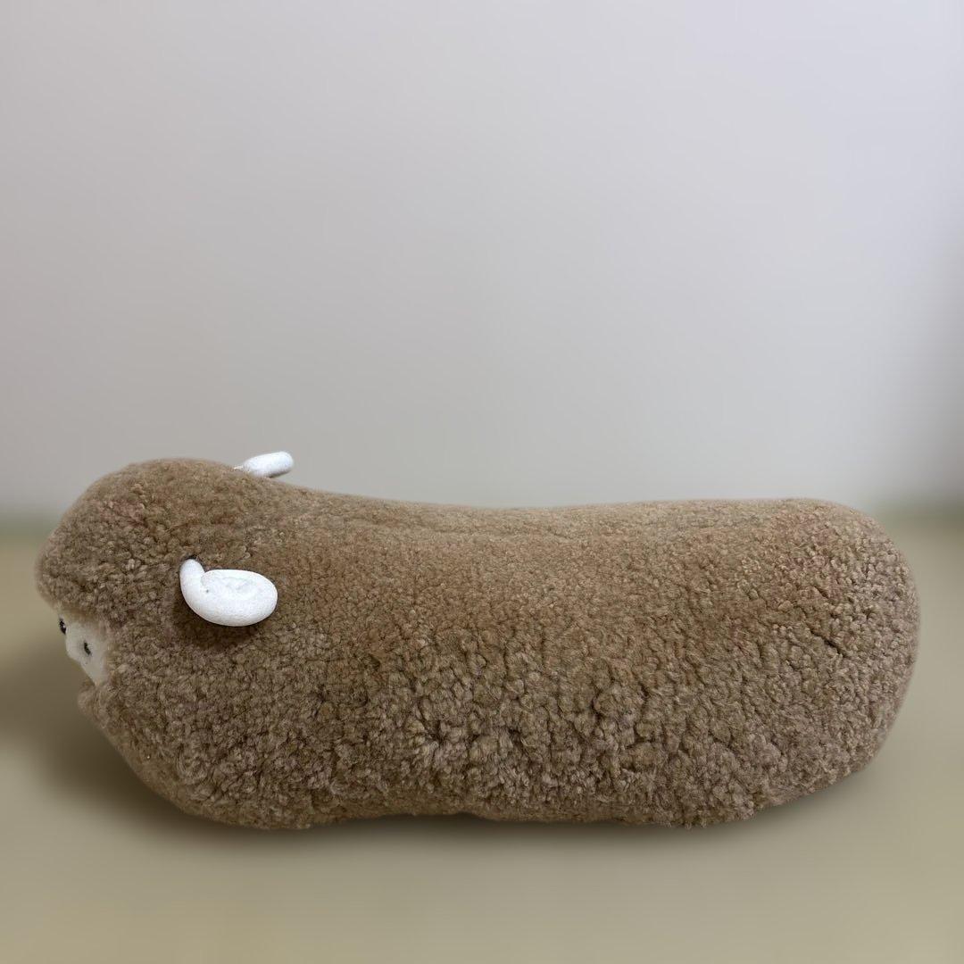 羊型抱き枕 ベージュ ロール型