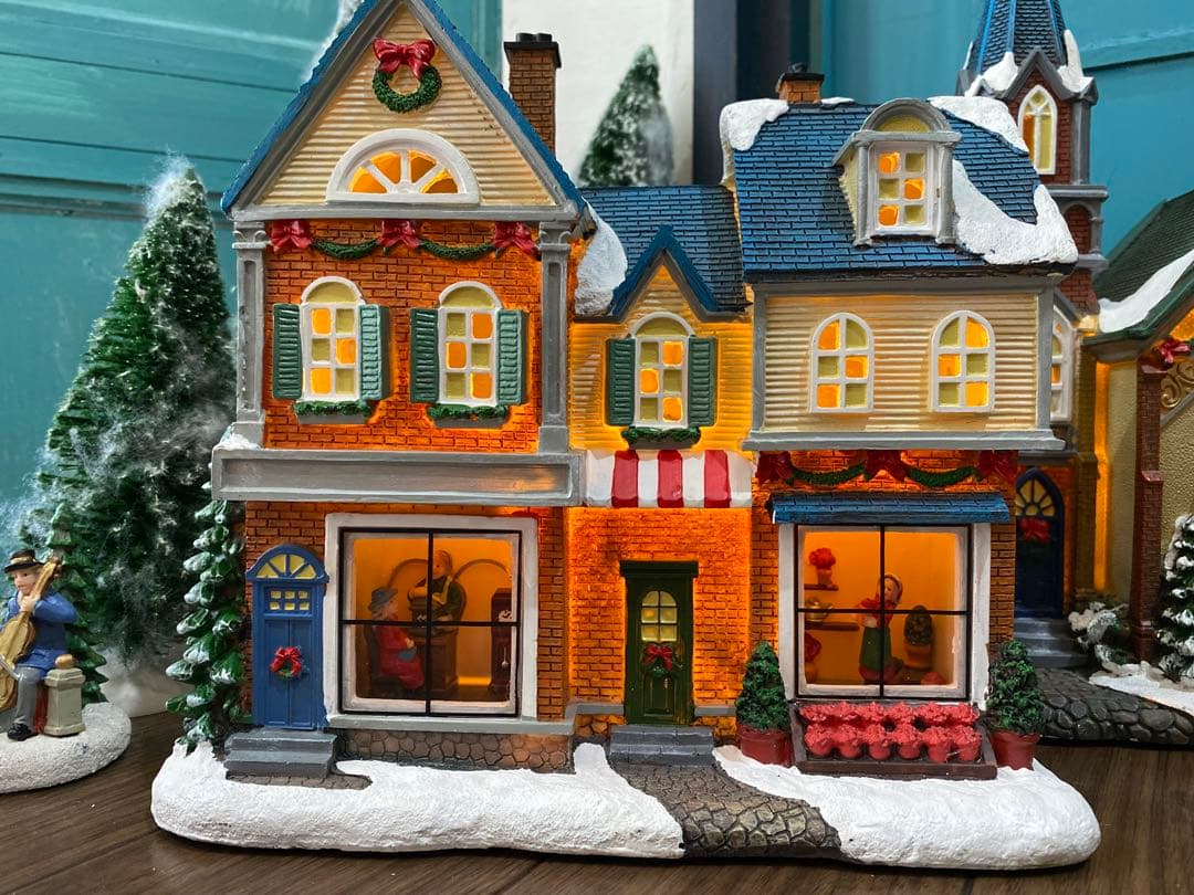 クリスマス/ ビレッジ 30ピース オーナメント　/ライトと音楽付き