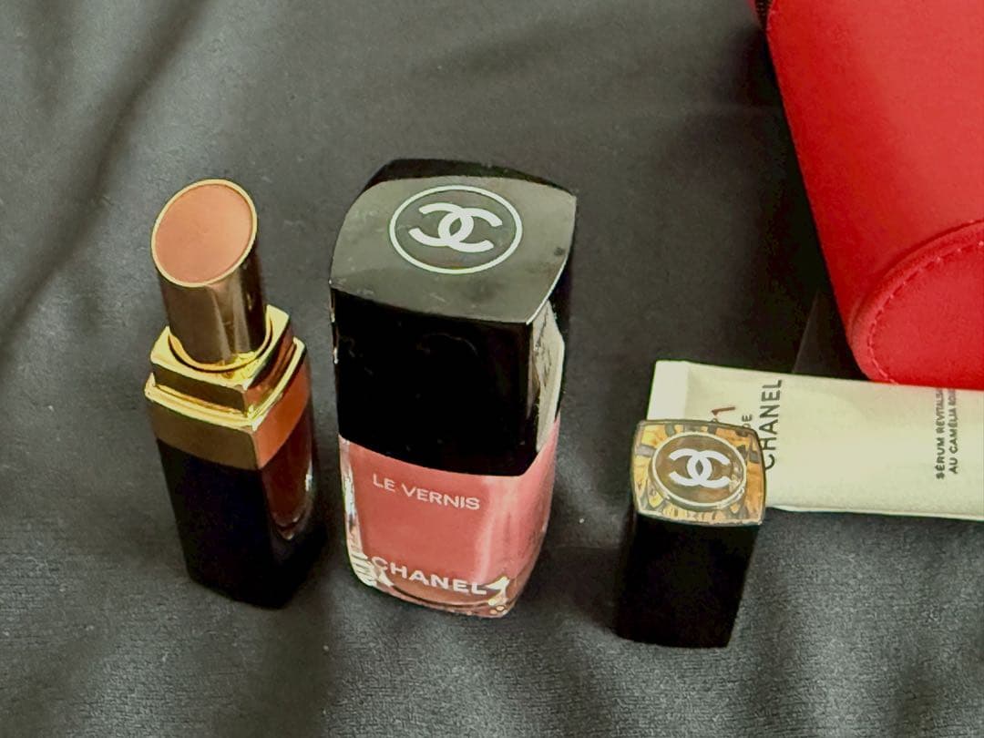 CHANELシャネル、限定容器入り限定ルージュココベージュ&限定ネイルサテン