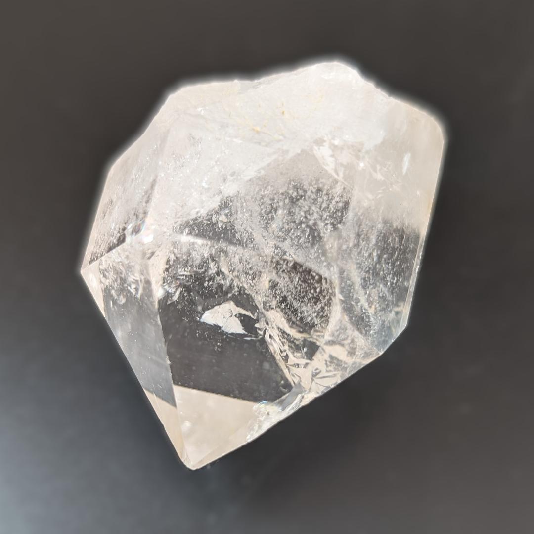 一点物 六角形の水晶ポイント原石 虹の光も顔を出す 神秘的エナジー 贈り物に