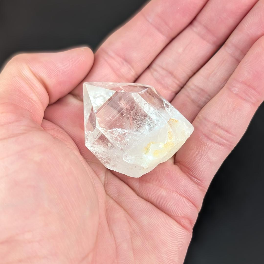 一点物 六角形の水晶ポイント原石 虹の光も顔を出す 神秘的エナジー 贈り物に