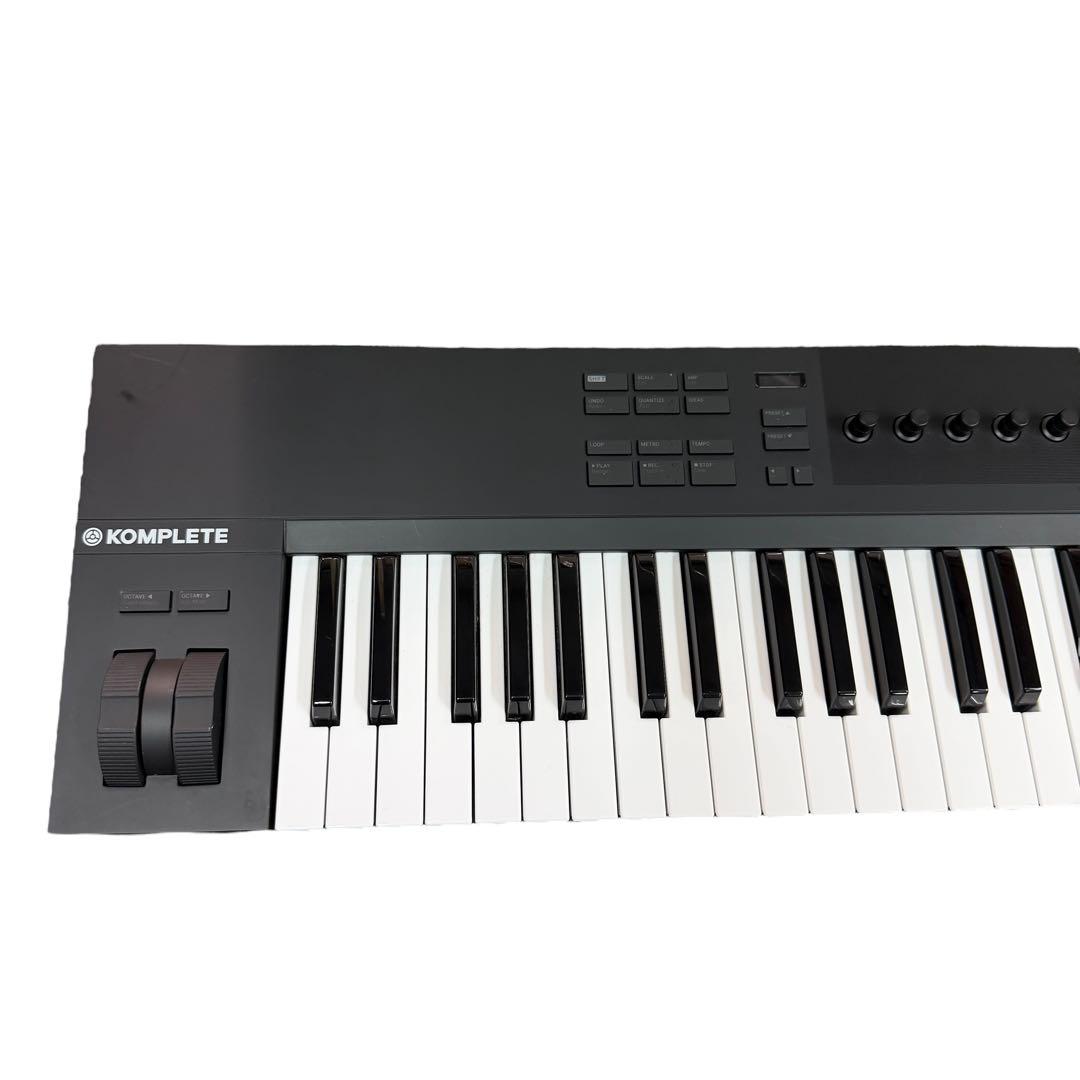 KOMPLETE KONTROL A61 MIDIキーボード　作曲