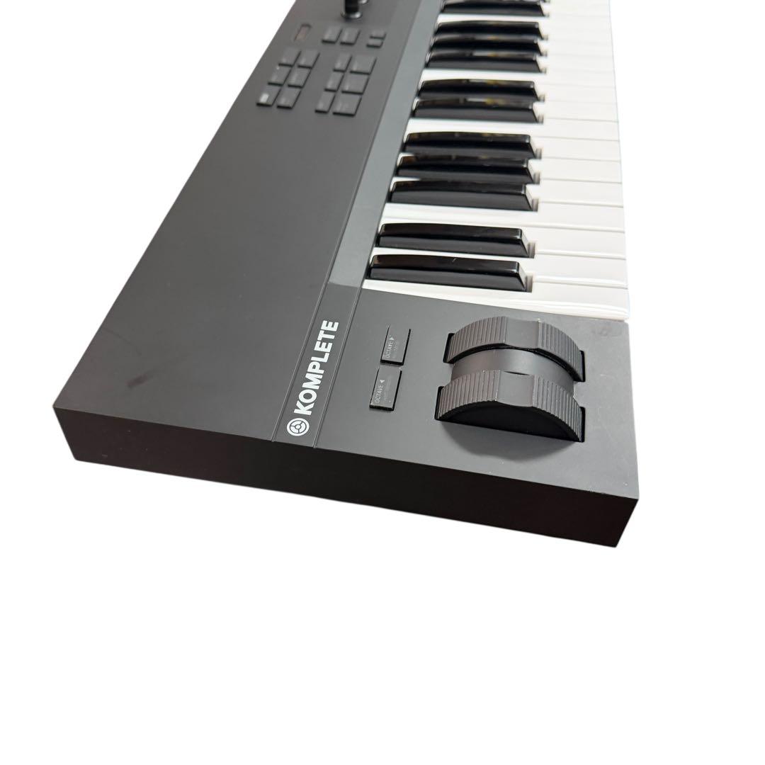 KOMPLETE KONTROL A61 MIDIキーボード　作曲