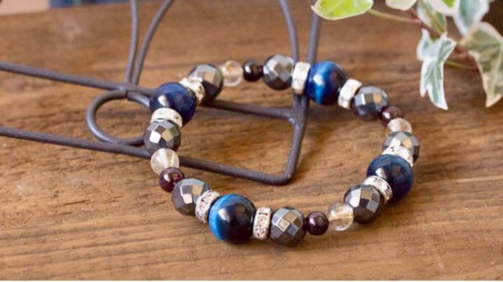 仕事ができる男の必須アイテム ★1月誕生石のお守り【仕事成功祈願ブレス】