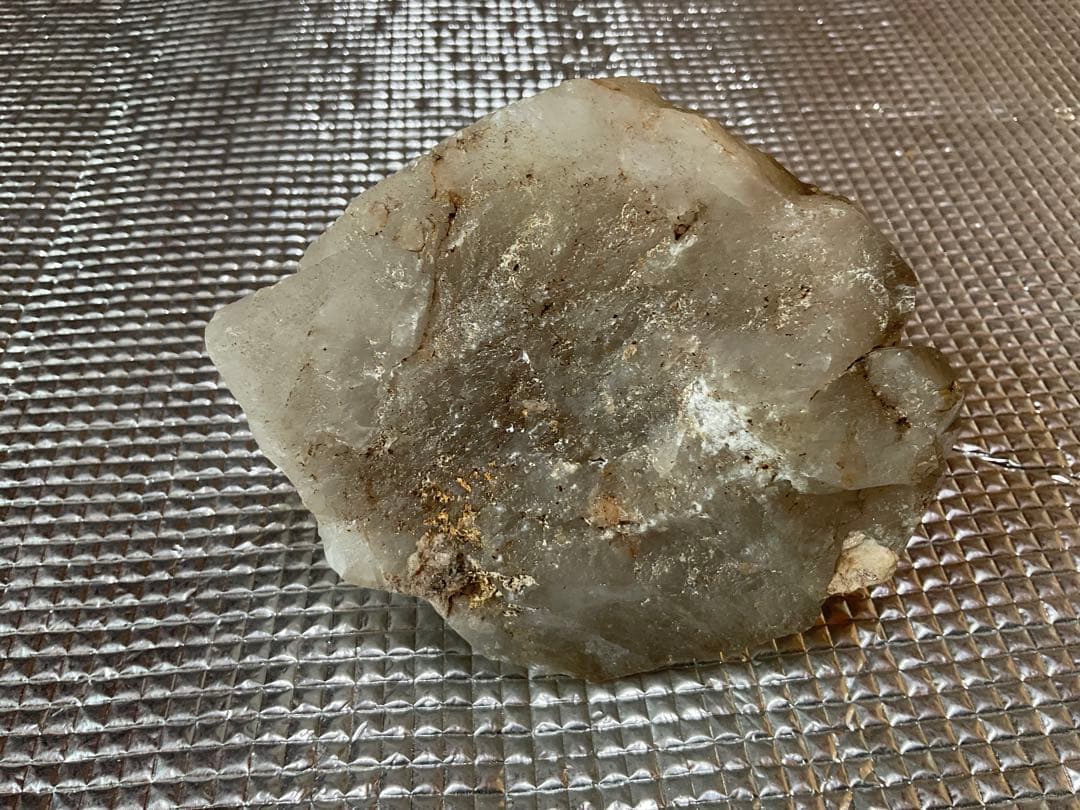 天然石／水晶。【茨城県産】重さ／1kg。【玄関先、居間のインテリアとして最適】。