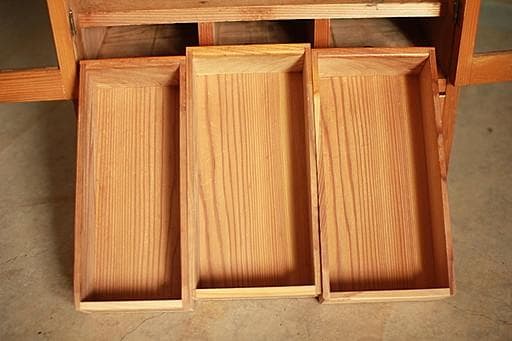 古い小ぶりな木枠のガラス戸棚　小引き出し5杯　食器棚　キャビネット　古家具古民家