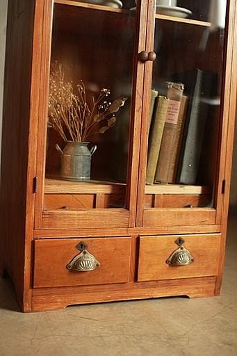 古い小ぶりな木枠のガラス戸棚　小引き出し5杯　食器棚　キャビネット　古家具古民家