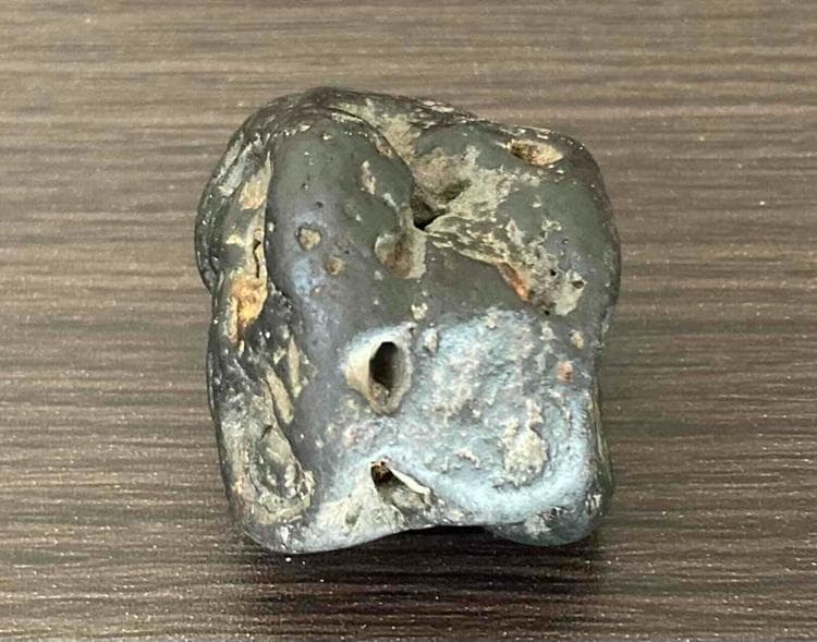 特価！！大型！地球外から飛来した磁気を帯びた神秘の隕石、宇宙の力を宿す石！