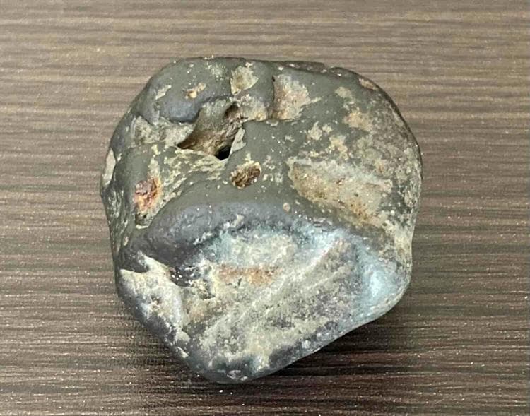 特価！！大型！地球外から飛来した磁気を帯びた神秘の隕石、宇宙の力を宿す石！