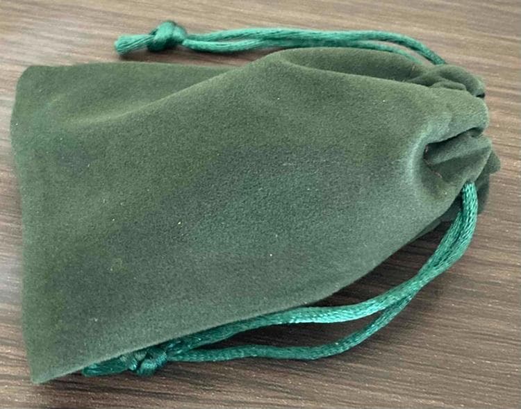 特価！！大型！地球外から飛来した磁気を帯びた神秘の隕石、宇宙の力を宿す石！