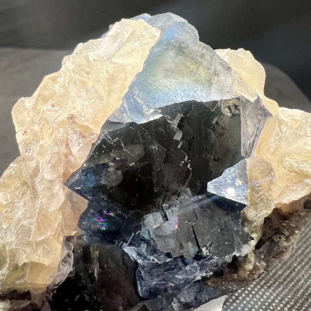 爆誕⭐︎気泡あり⭐︎ヤオガンシャン　カルサイト共生「勿忘草色」フローライト