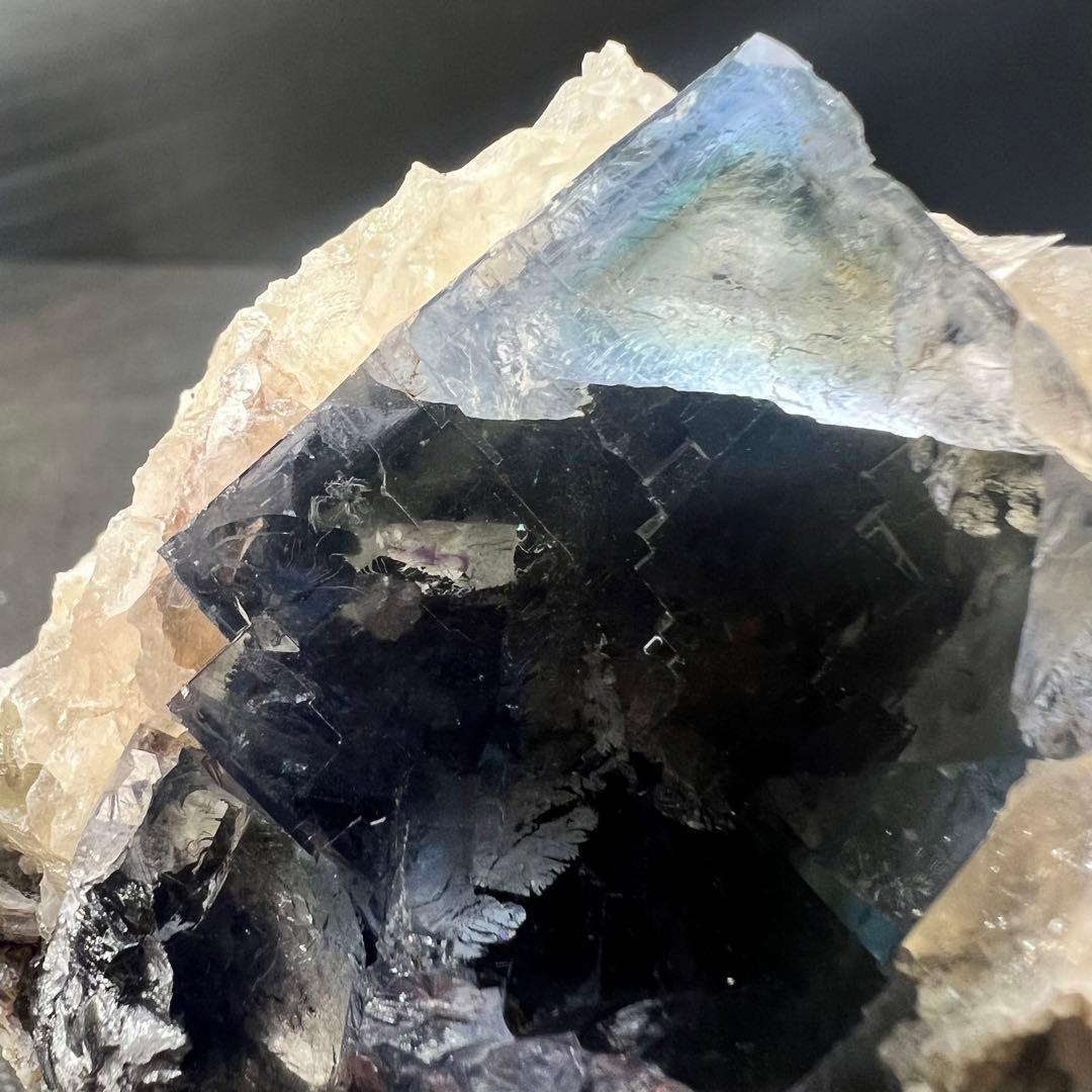 爆誕⭐︎気泡あり⭐︎ヤオガンシャン　カルサイト共生「勿忘草色」フローライト