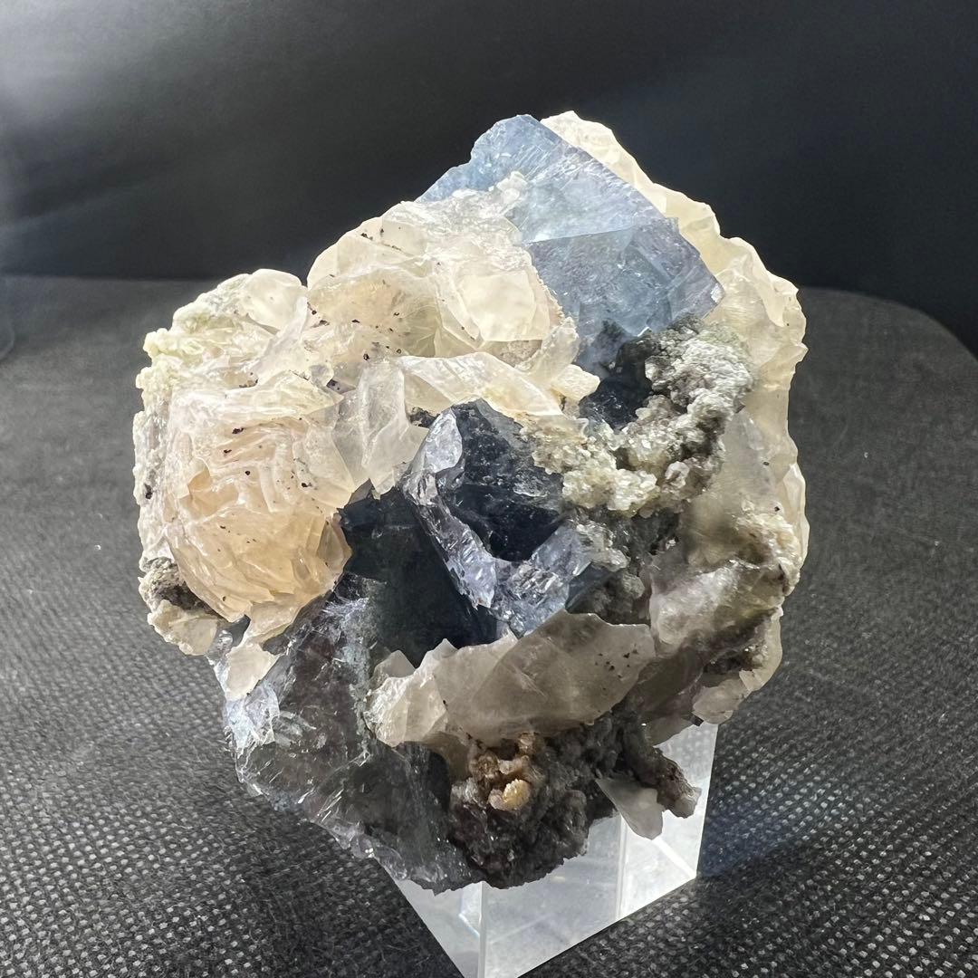 爆誕⭐︎気泡あり⭐︎ヤオガンシャン　カルサイト共生「勿忘草色」フローライト