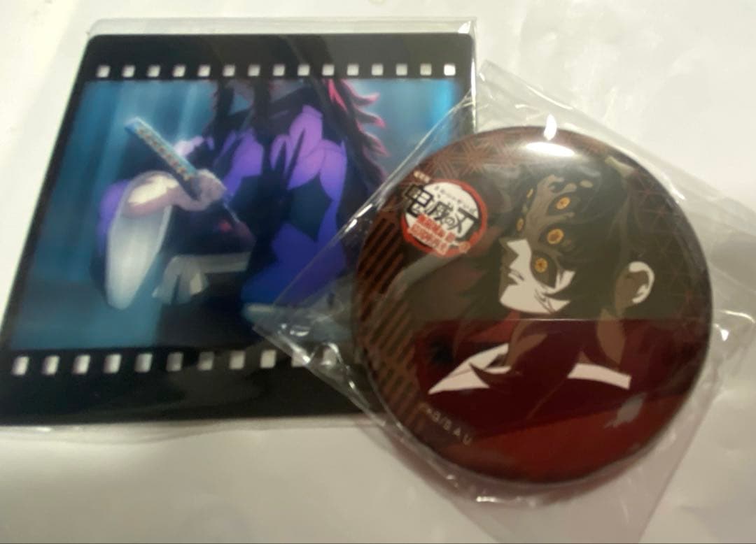 鬼滅の刃 黒死牟 ダイニング 缶バッジ フィルム風クリアカード セット