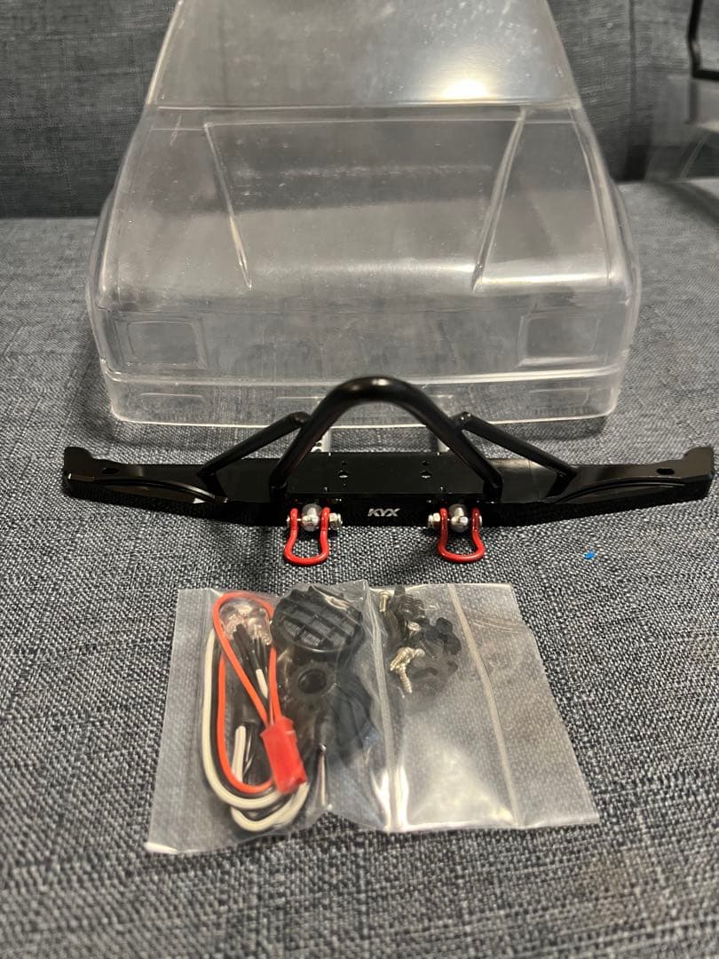 Pro-Line 1/10 ハイラックス ボディ 前後バンパー ロールケージ付きの