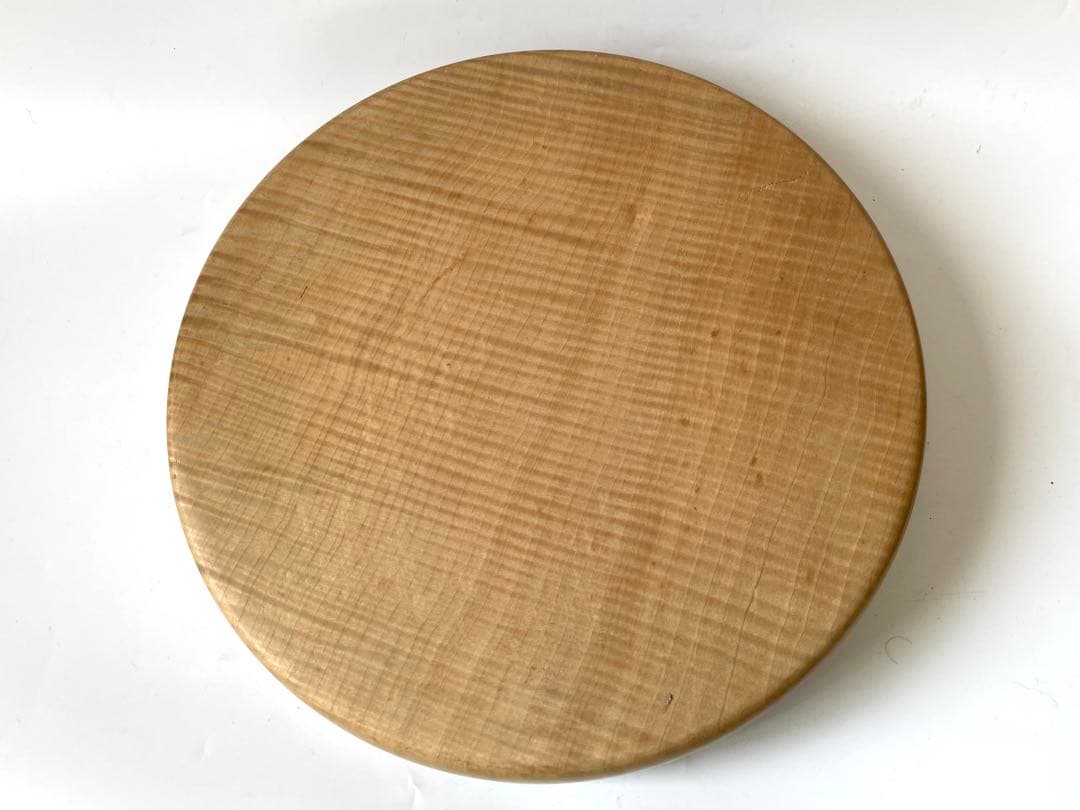 お盆　丸盆　木目　木製　トレー　栗　胡桃　木工芸　手仕事　民芸　北欧