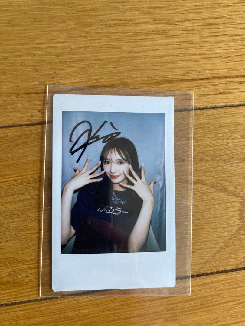 Girls2 山口綺羅 サイン入りチェキ - メルカリ