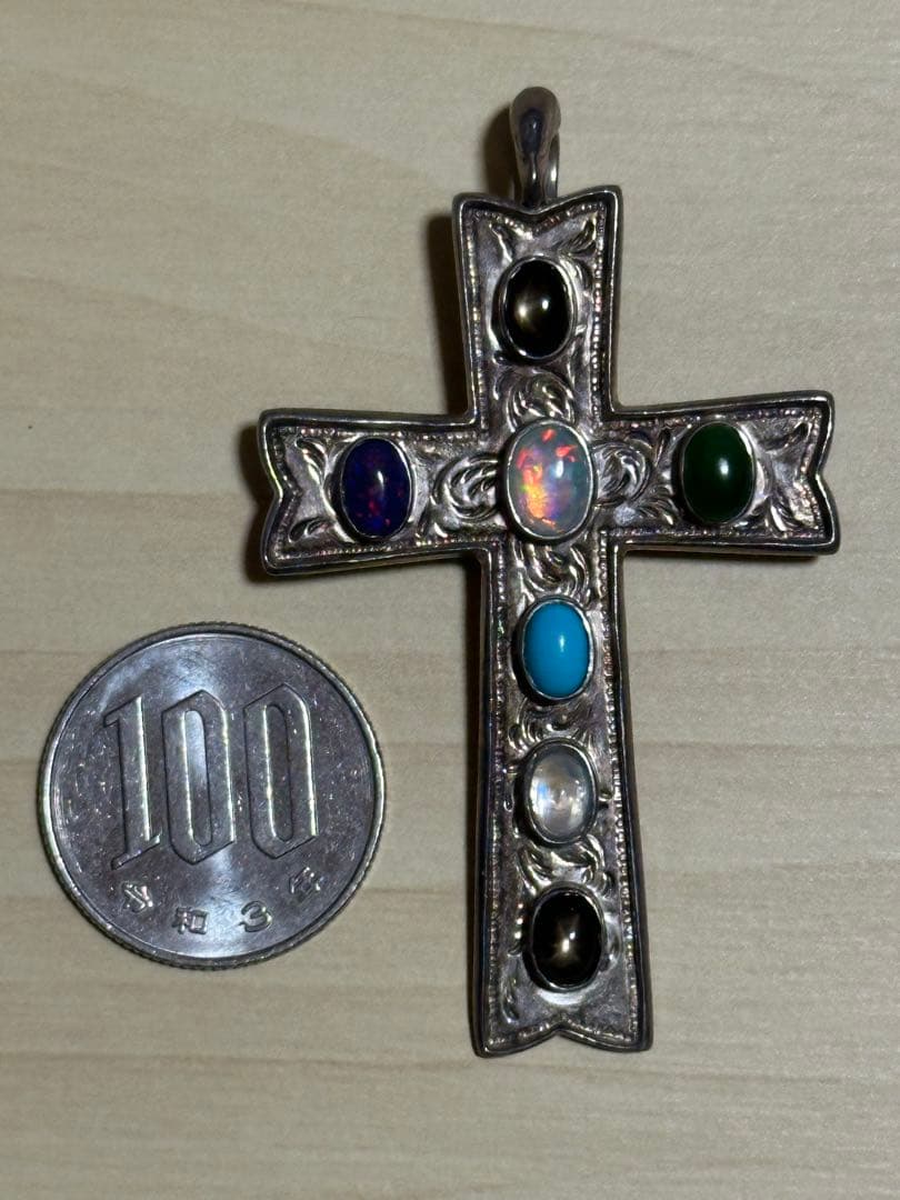 シルバー十字架ペンダント 宝石付き