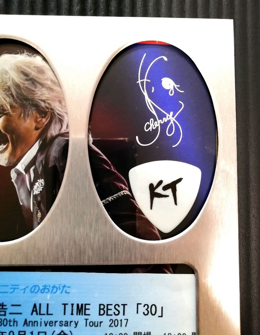 ★玉置浩二さんがライブ中に使用していたピック & 新品キーホルダー♪