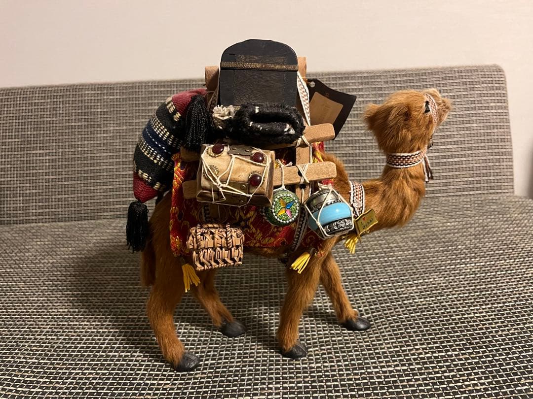 ドバイ　ラクダの置物