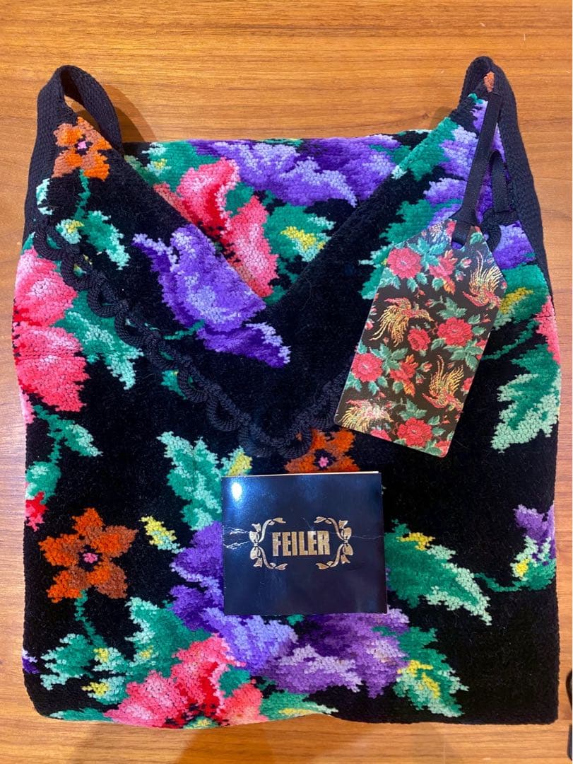 新品未使用FEILER 花柄エプロン 黒色