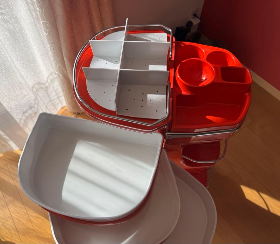 【即購入OK】キャスター付きのレトロポップなワゴン