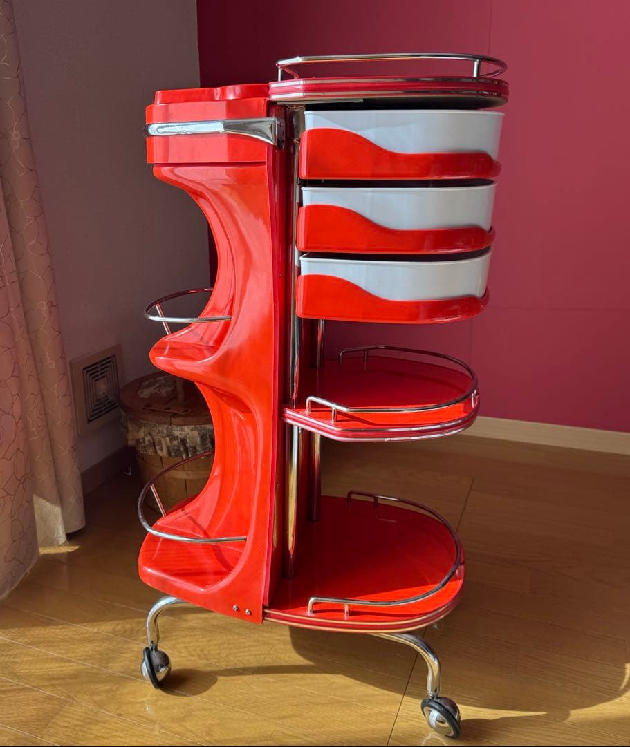 【即購入OK】キャスター付きのレトロポップなワゴン