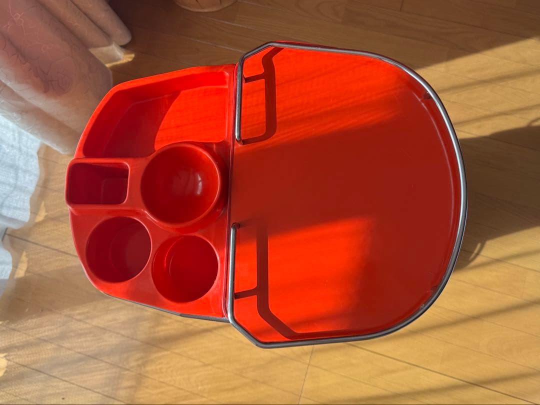 【即購入OK】キャスター付きのレトロポップなワゴン