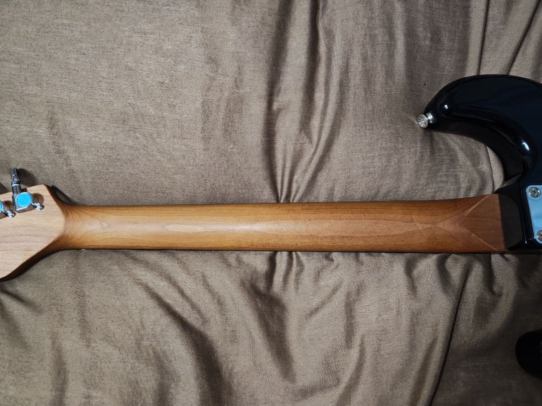 島村楽器WEB限定販売Eris. Nestia ストラトタイプべっ甲ブラック