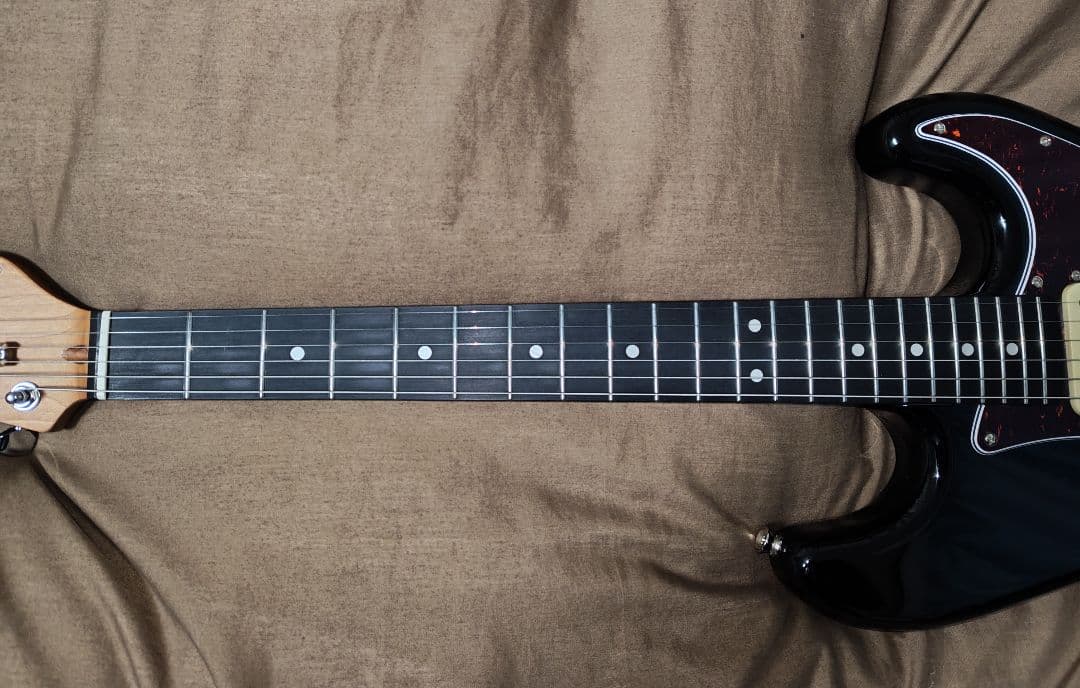 島村楽器WEB限定販売Eris. Nestia ストラトタイプべっ甲ブラック