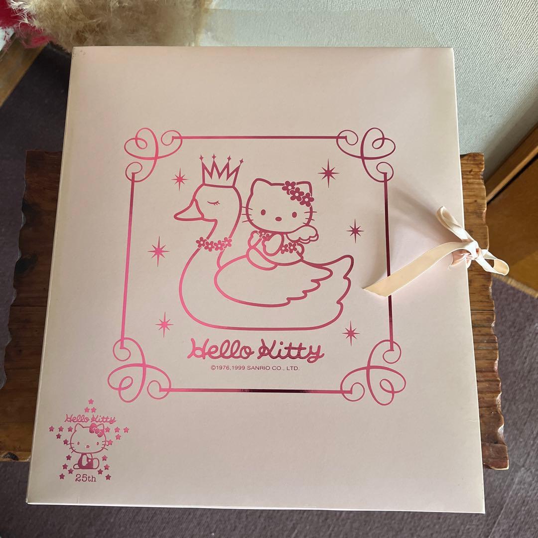 ハローキティ 25周年記念 限定 スワン 白鳥 キティちゃん L - メルカリ