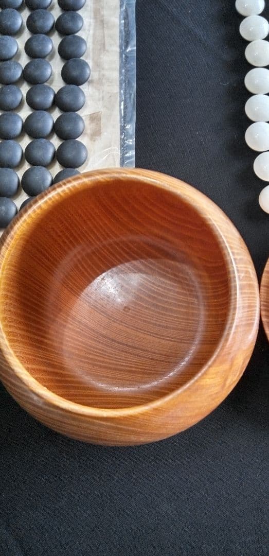 蛤白石 181個 、那智黒石、189個欅木製ボウル2個セット