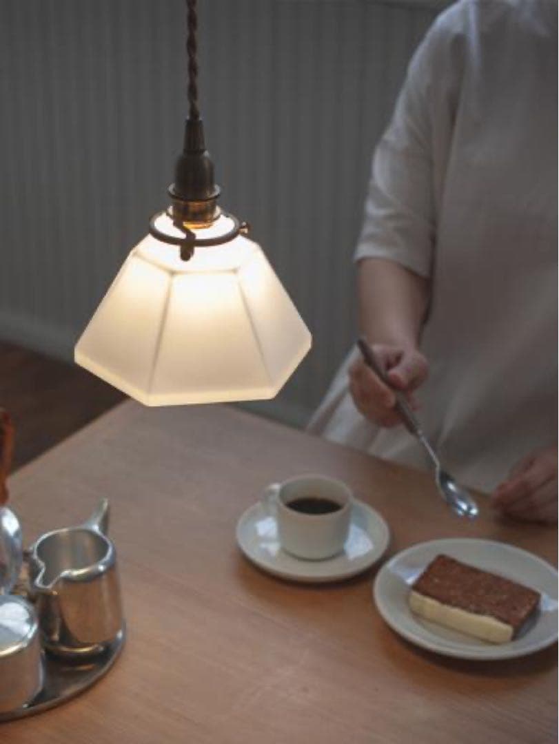 ホワイトガラス 六角形 ペンダントライト