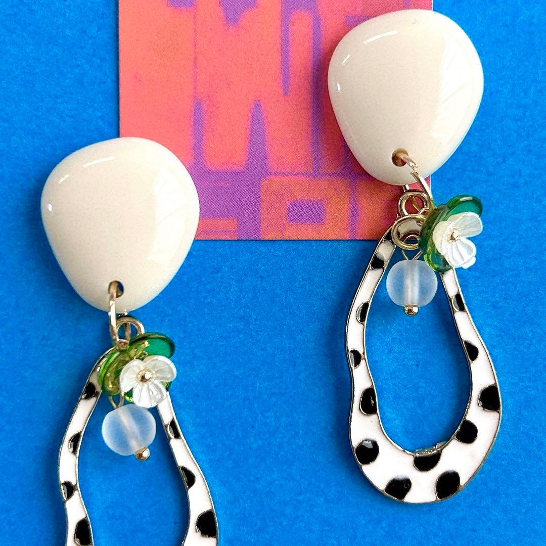 ぷっくりカボション 水玉 変形 フープ 小花 ☆ 秋冬 ピアス イヤリング