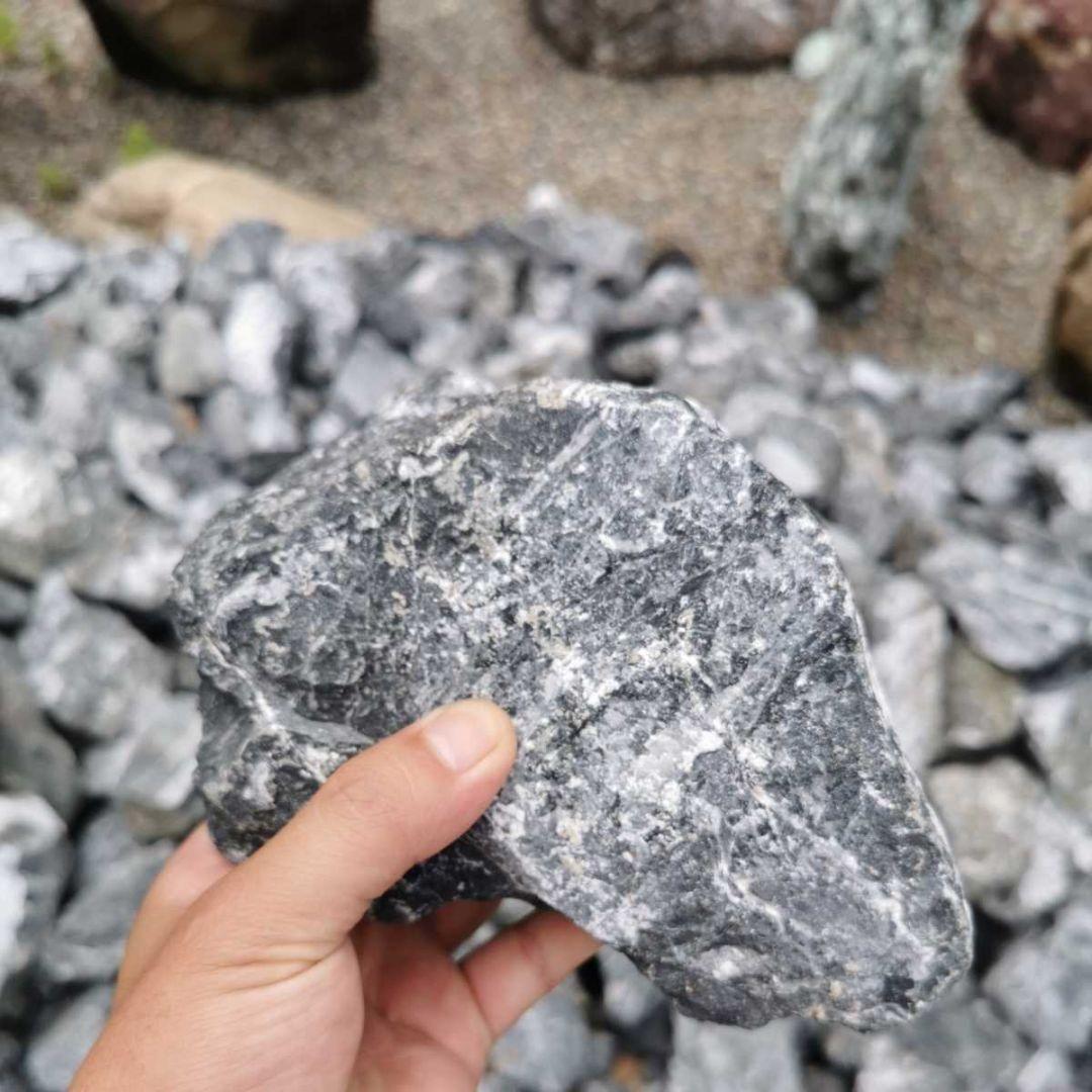 秩父産　グレーストーン　100キロ 庭石　石　鑑賞石　石材　割栗石