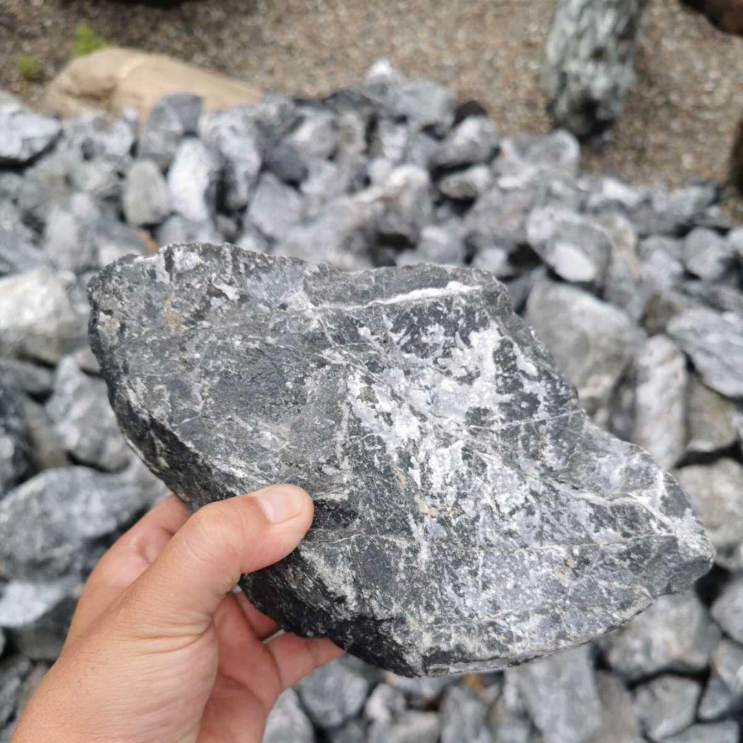 秩父産　グレーストーン　100キロ 庭石　石　鑑賞石　石材　割栗石