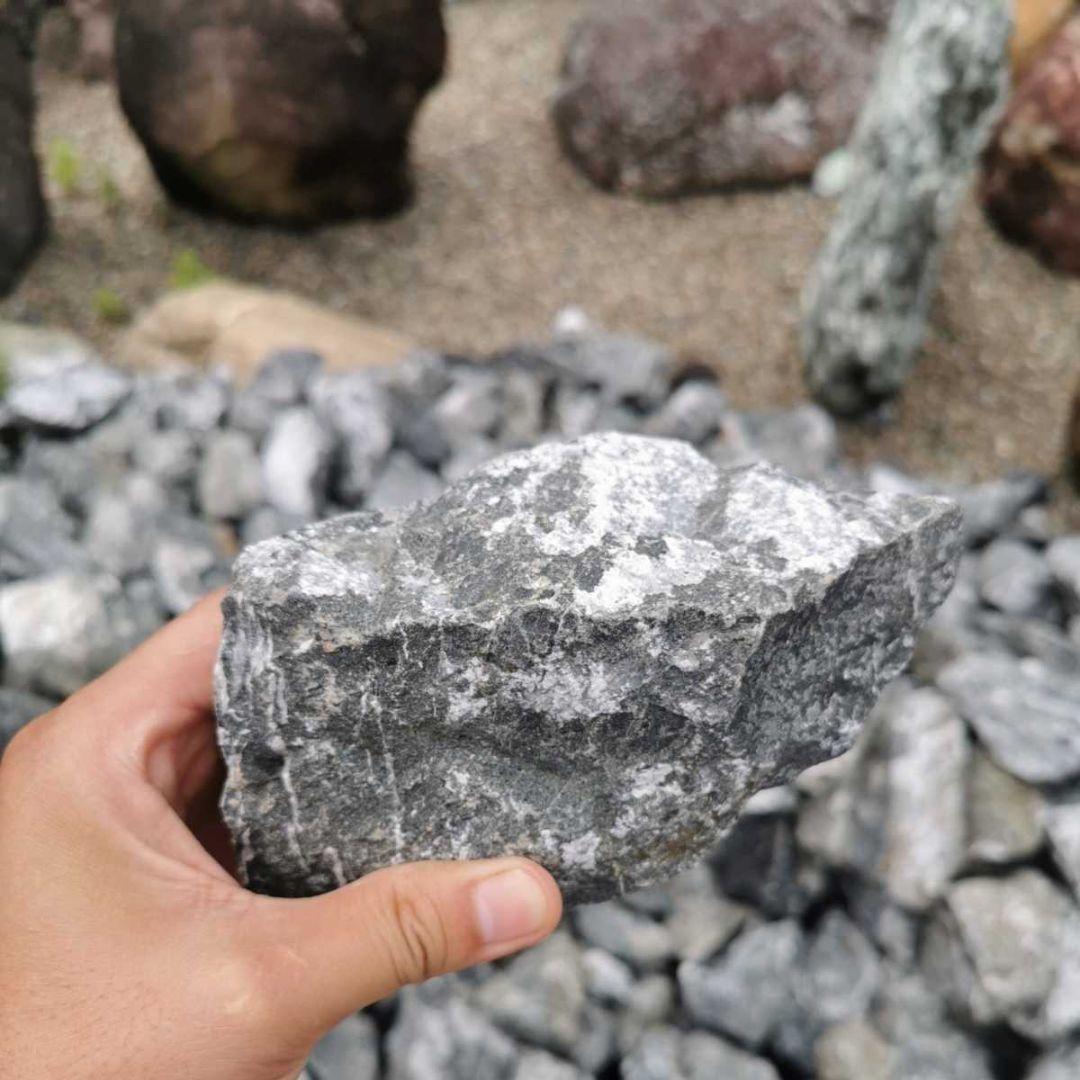 秩父産　グレーストーン　100キロ 庭石　石　鑑賞石　石材　割栗石