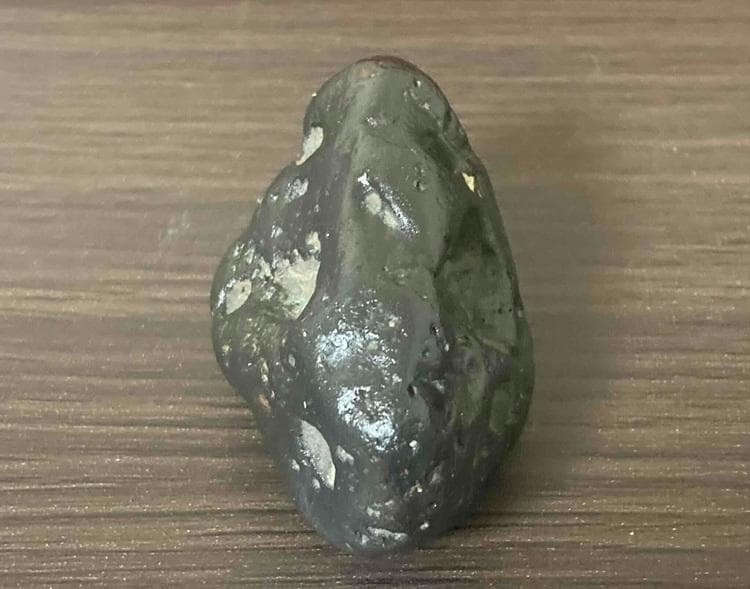 なんと超特価！17,000円！少し大きめで磁石を装着！美しい神秘の横笛隕石！