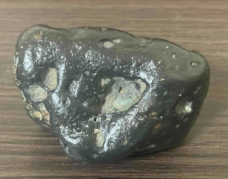 なんと超特価！17,000円！少し大きめで磁石を装着！美しい神秘の横笛隕石！