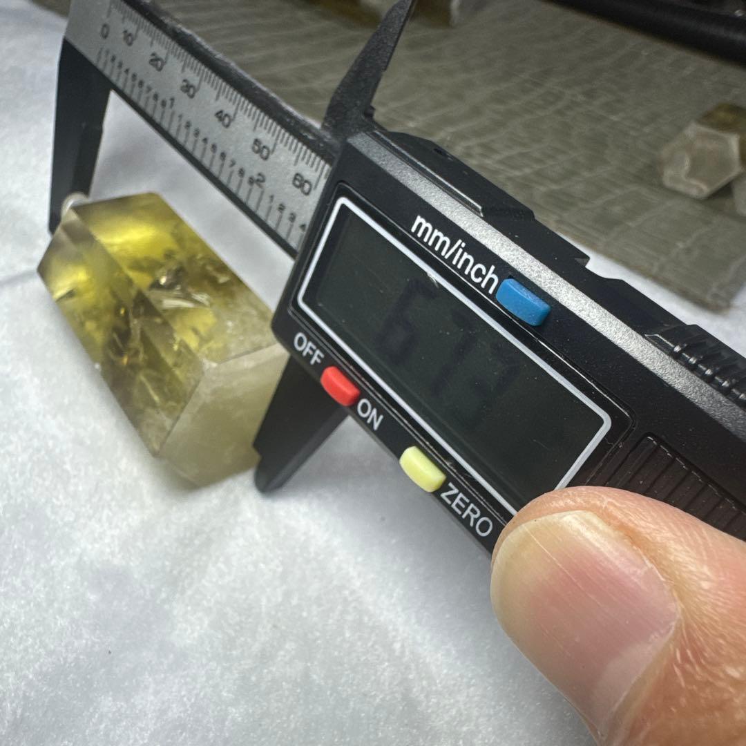 【極上品】スモーキーゼウスシトリン ファントム入り ポイント原石セット　台座付