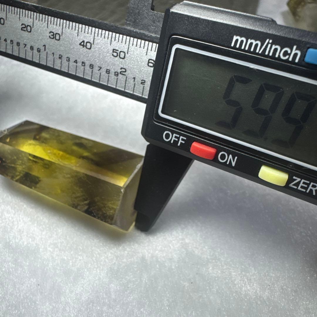 【極上品】スモーキーゼウスシトリン ファントム入り ポイント原石セット　台座付