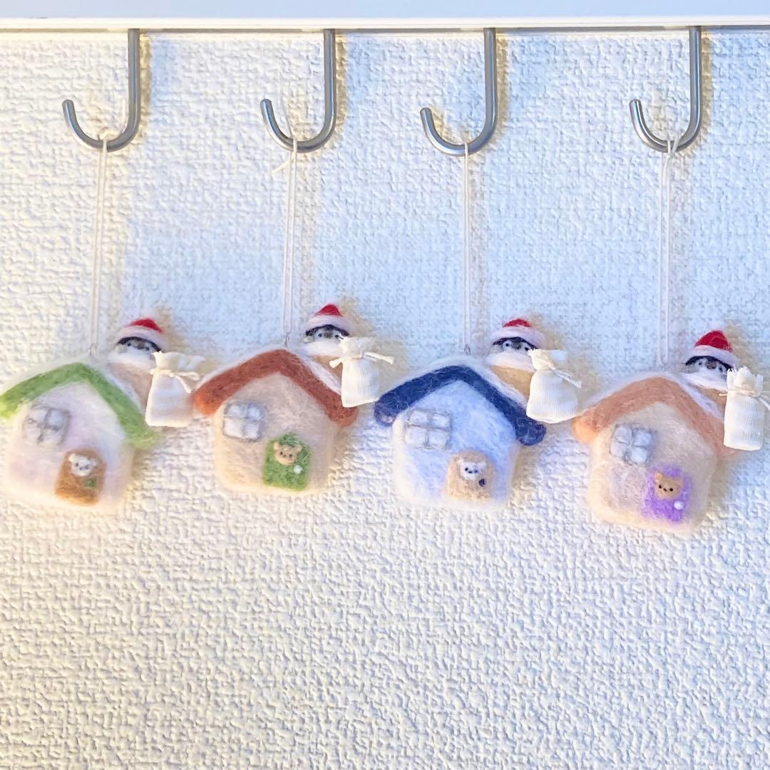 【お値下げしました！】プレゼントを届けるペンギンさんのクリスマスオーナメント①