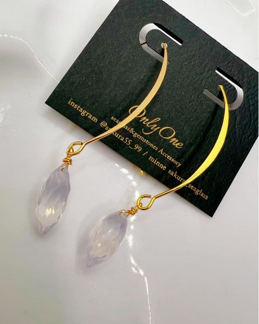 天然石ピアス　高品質大粒　スコロライト　希少石　ひと粒ピアス