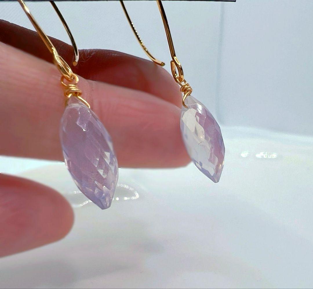 天然石ピアス　高品質大粒　スコロライト　希少石　ひと粒ピアス